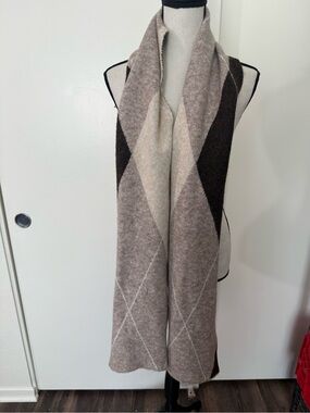 🤎🧣 Brown & Tan Argyle Pattern Scarf 🧣🤎